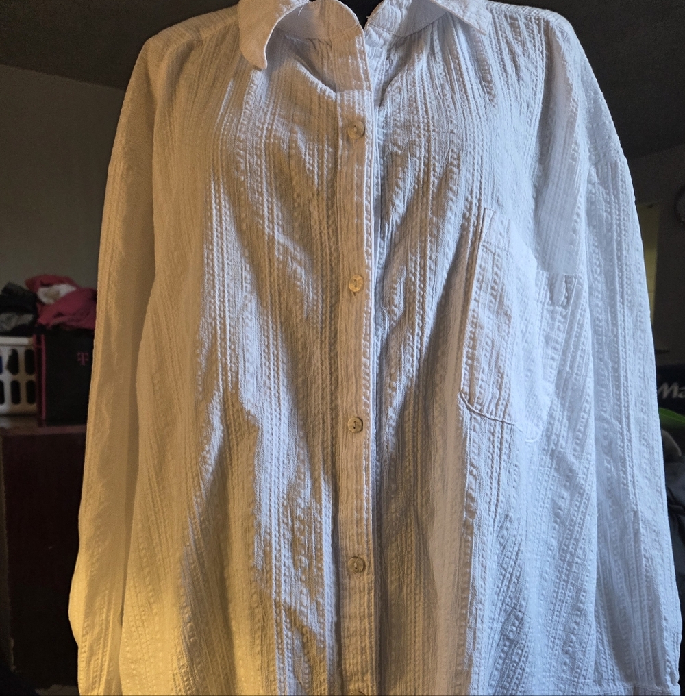 Time and Tru White Button-Down Textured Shirt